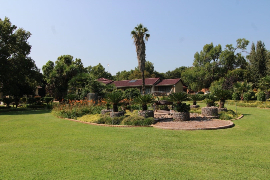 11 Bedroom Property for Sale in Van Der Hoff Park North West